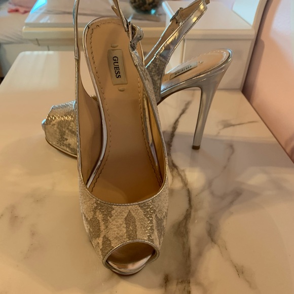 Guess silver heels size 7 - Picture 2 of 9